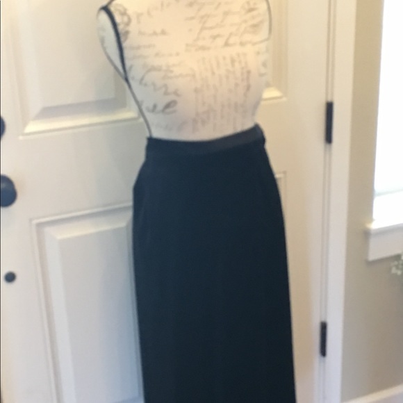 Velvet Long Skirt - Picture 2 of 3